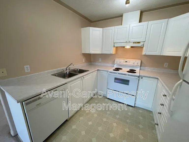 4405 37th St #13 — Photo 6