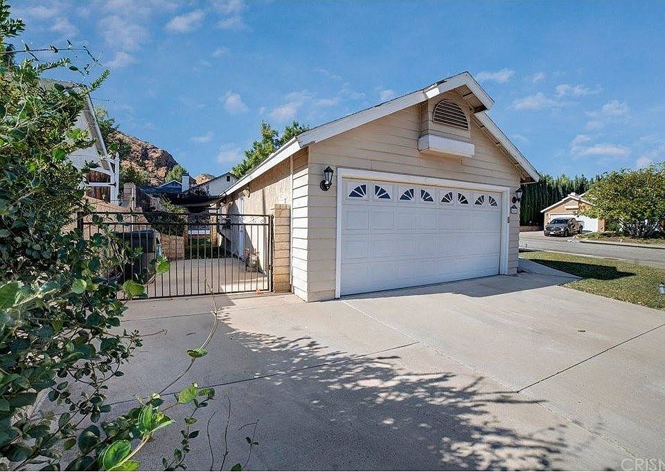 28496 Avion Cir, Castaic, CA 91384 | Zillow