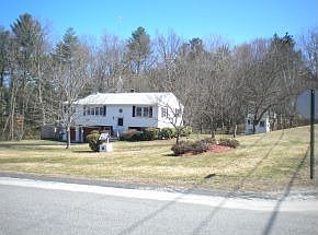 3rd image of 8 Bunker Hill Dr