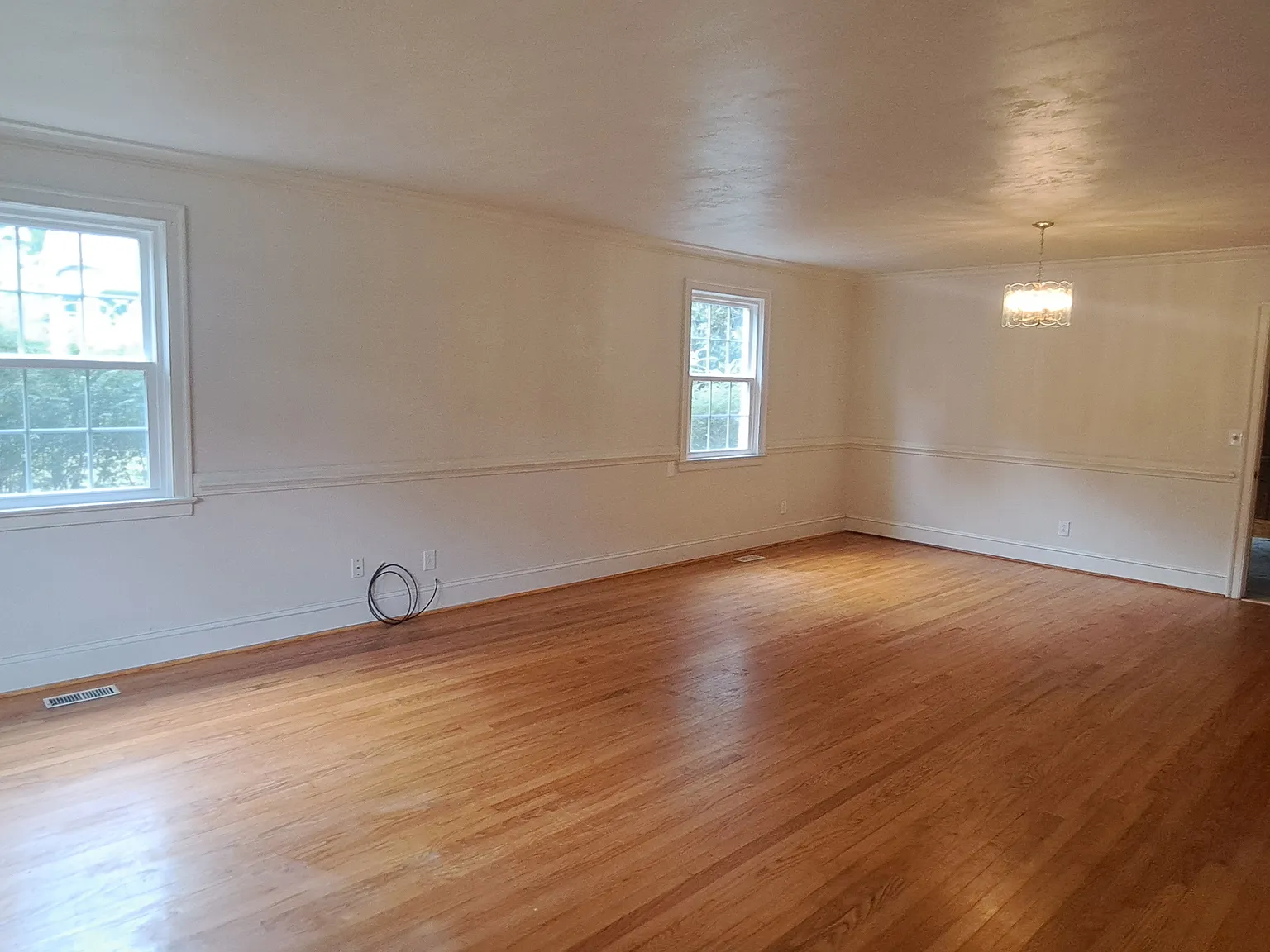 3 bed, 2.5 bath, 1900 sqft, $2,000 — Photo 4