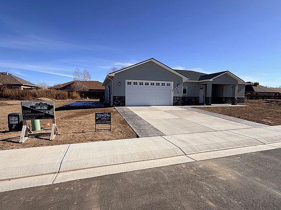 2nd image of 376 Hatchet Canyon Cir