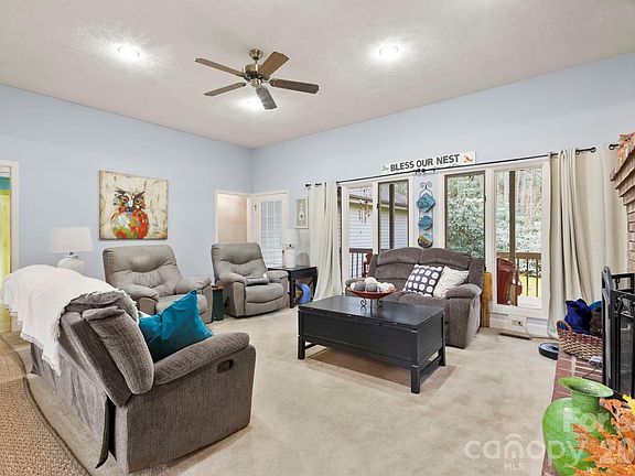 5th image of 446 Silver Fox Ln