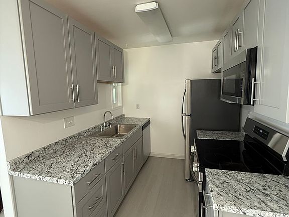 4th image of 1625 Park Ln APT 84