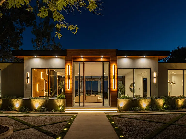 12752 Mulholland Dr — Photo 49