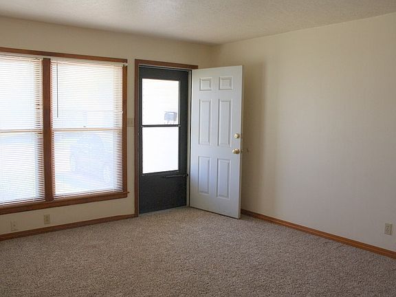 4th image of 1807 NW Hoover Ave