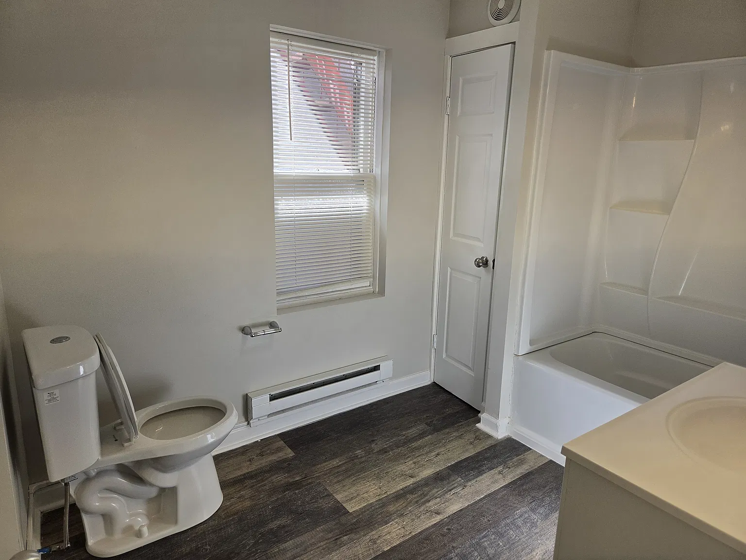 4 bed, 2000 sqft, $2,195 — Photo 4