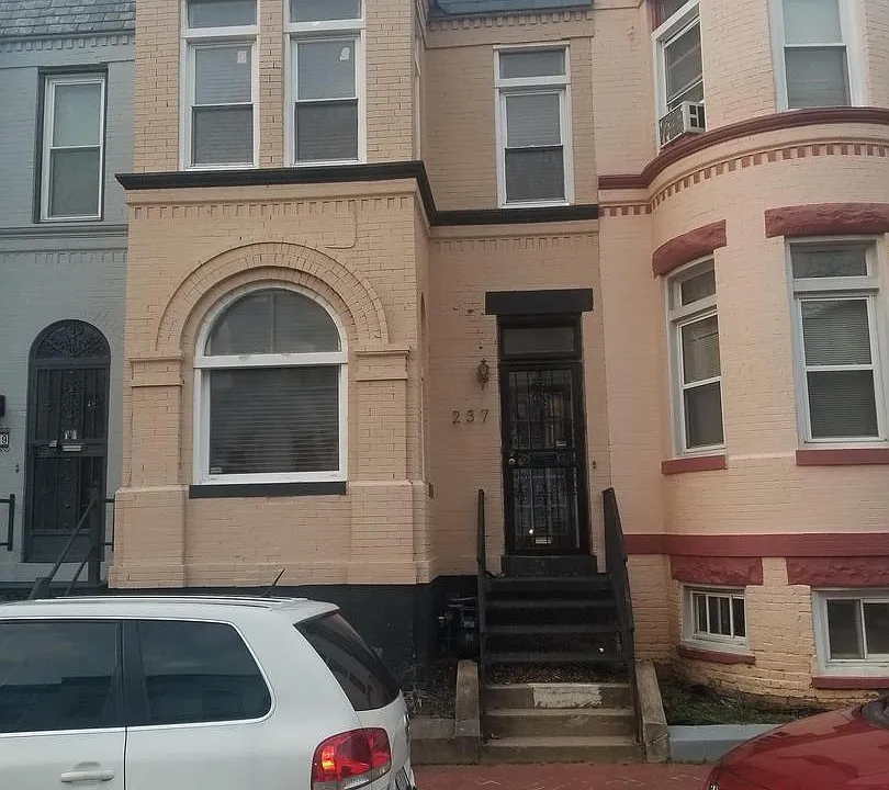 237 Elm St NW