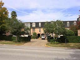 Entrance at 2400 N. Braeswood with plenty of guest parking.