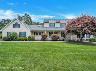 214 Deer Run Dr, Mountain Top, PA 18707