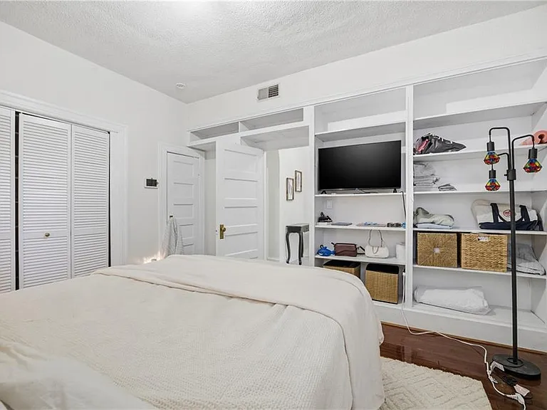 1015 Colonial Ave #4 — Photo 17