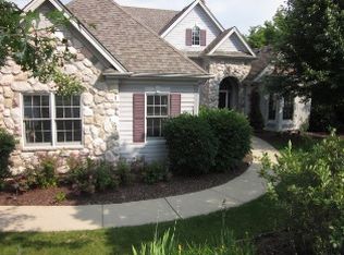 6012 Highland Ln, Crystal Lake, IL 60014