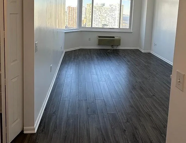 20 2nd St #2505 — Photo 8
