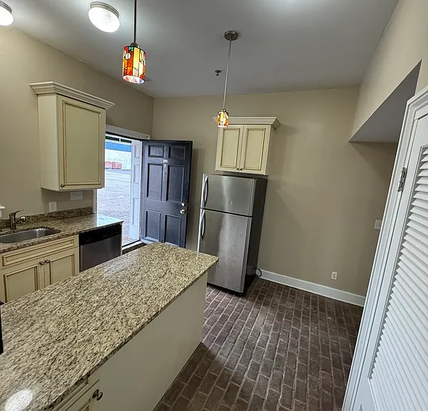 201 E Bank St #2 — Photo 10