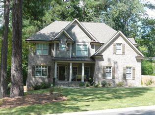 1592 Chateau Dr, Dunwoody, GA 30338