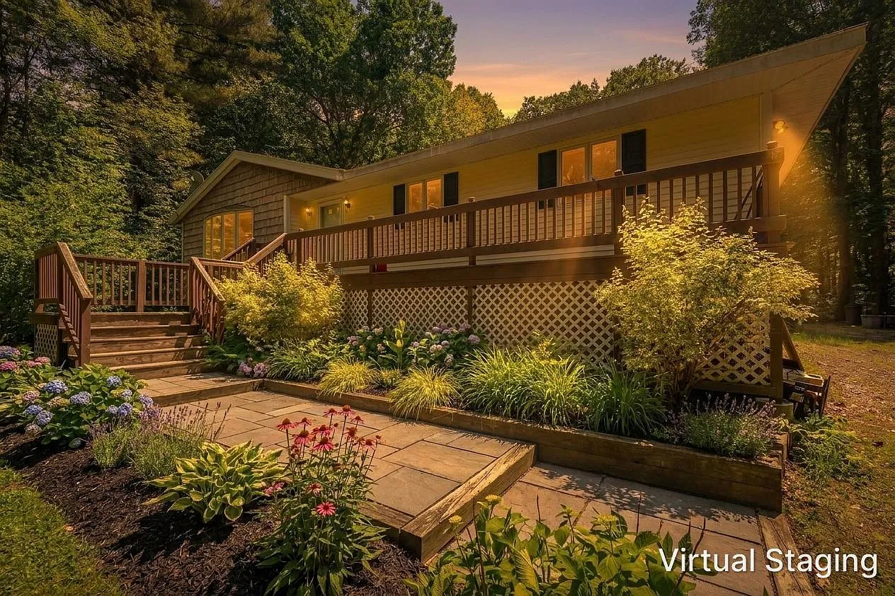 3 bed, 1.0 bath, 2328 sqft, $2,500 — Photo 2
