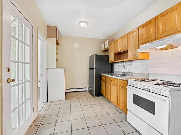 44 Court House Place image 5 of 18