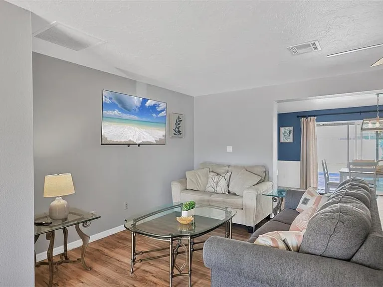 3425 Fairview Dr — Photo 6