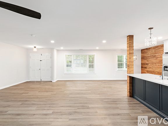 5th image of 118 Stratford Dr