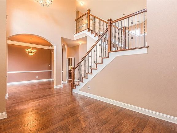 3rd image of 3631 Chesapeake Dr