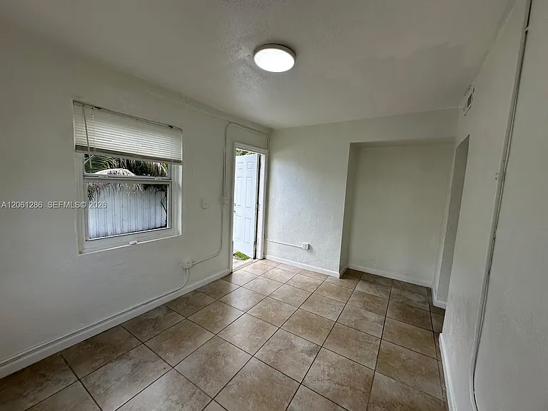 728 SW 6th St #2 — Photo 7