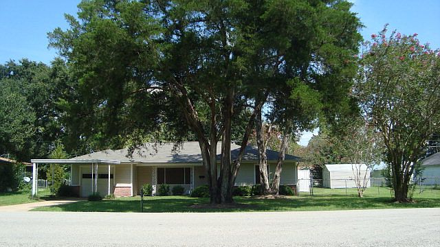 1st image of 713 Loggins Dr