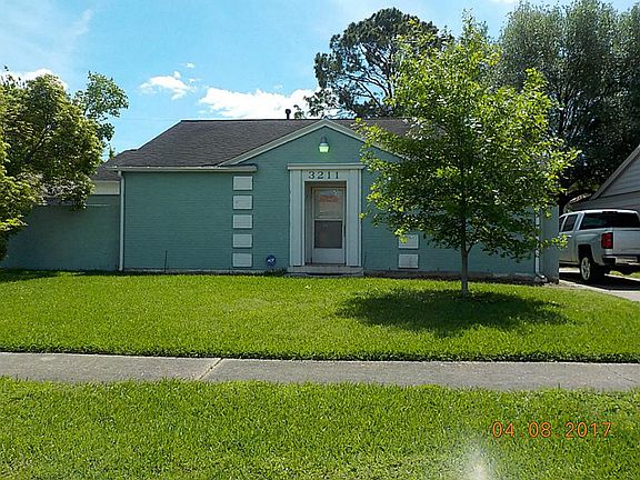 2nd image of 3211 Cedarmont Dr