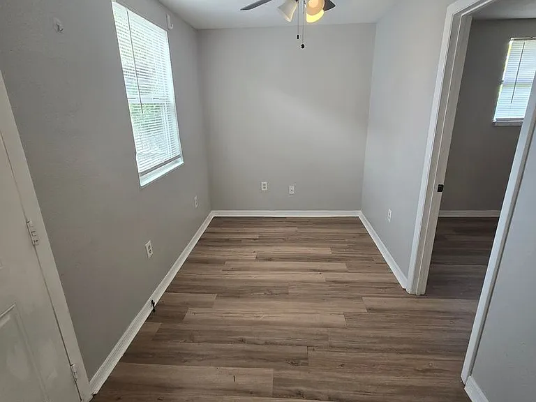2406 E Clark St — Photo 25