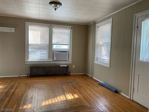2nd image of 615 S Main St