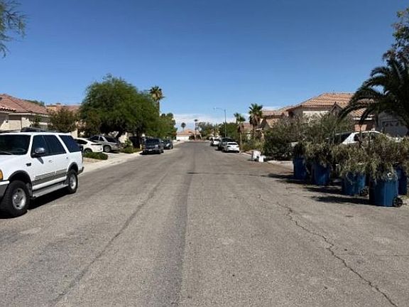 Exterior Neighborhood (street photo)