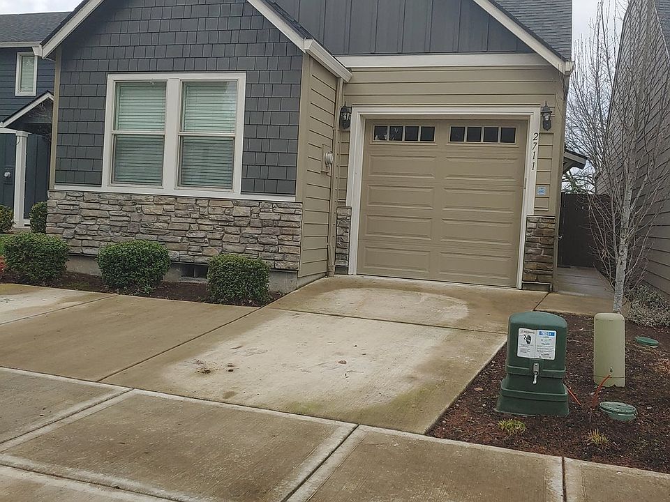 1st image of 2711 NE 131st Ct