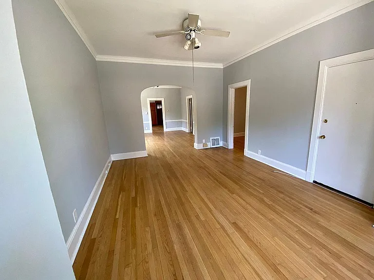 1901 W Belle Plaine Ave #1F — Photo 4