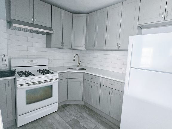 3rd image of 25-07 Astoria Blvd #2R