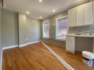 19 Snow Hill St, Boston, MA 02113