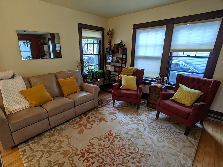 1812 W Lawn Ave — Photo 3