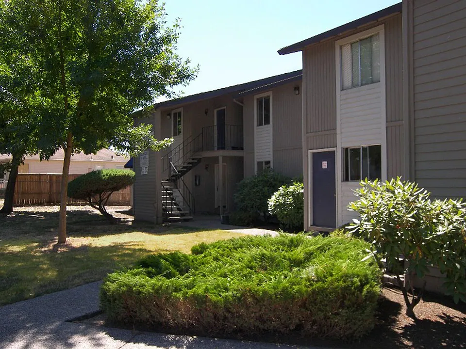 5701-5777 N Cecelia St