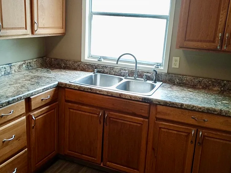 501 Wynhurst Ct — Photo 2
