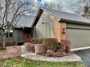 28 Abbey Rd, Perrysburg, OH 43551