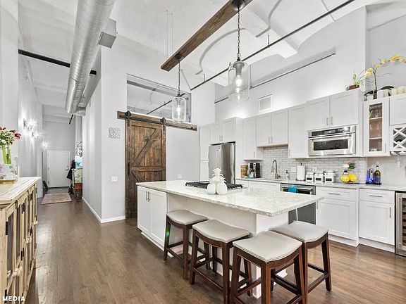 5th image of 1000 W Washington Blvd Unit 218