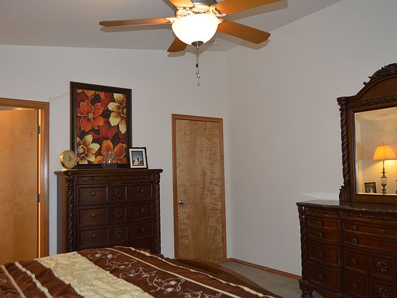 4th image of 720 Darwins Way