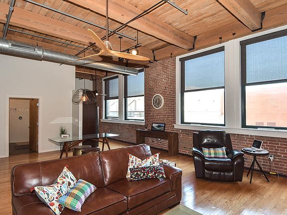 3rd image of 901 Washington Ave Unit 308
