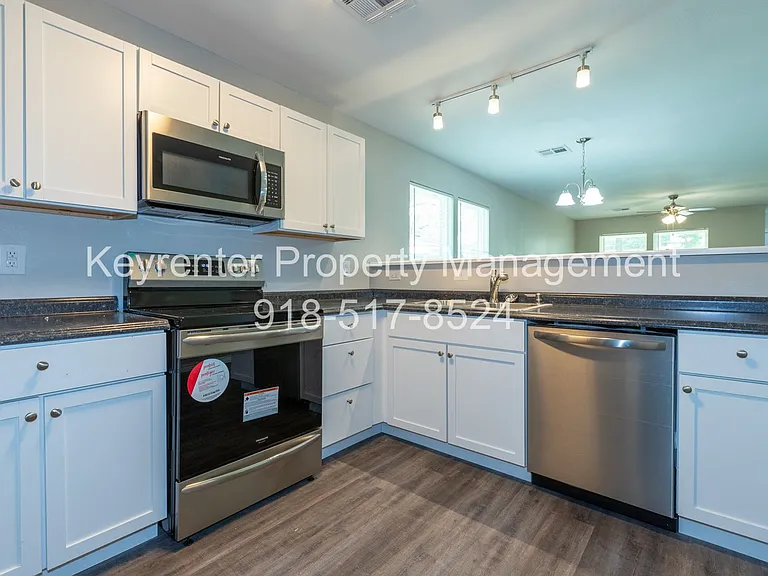 808 N Franklin Ave — Photo 12