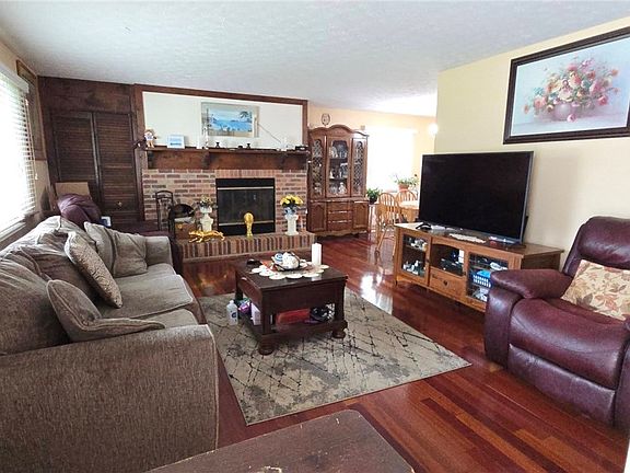4th image of 18290 Whitney Rd