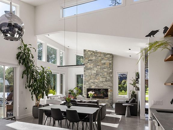 5th image of 593 Downey Rd