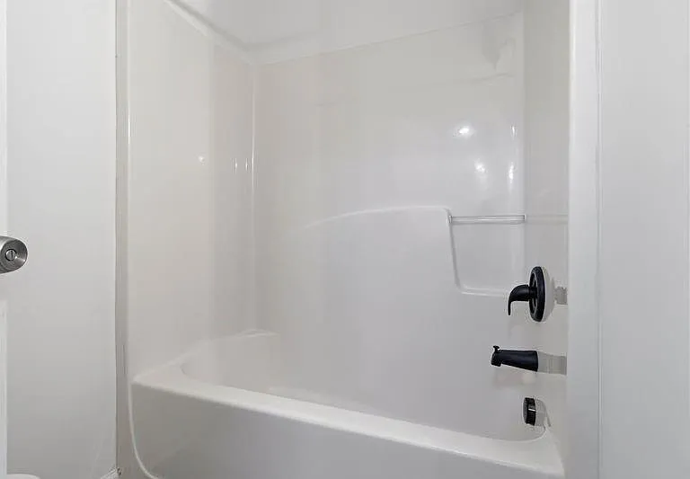 420 Thistle Cv — Photo 19