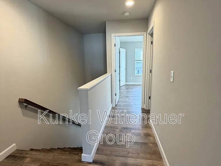 8401D Allied Way — Photo 20