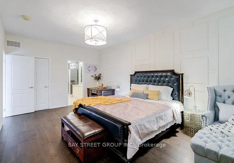 121 Luzon Ave — Photo 22