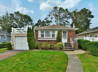 1700 Remson Ave, Merrick, NY 11566