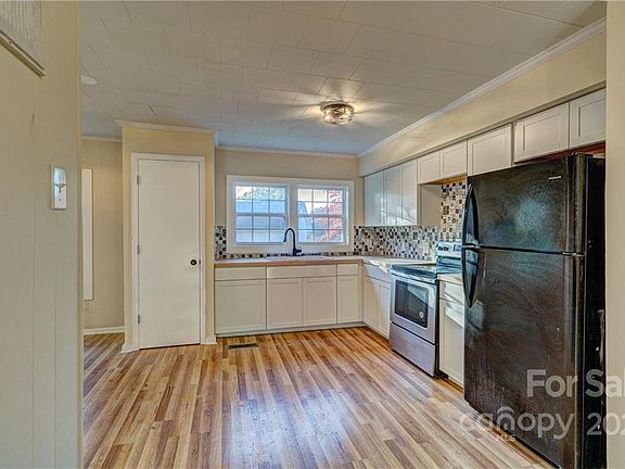5th image of 311 Walker St