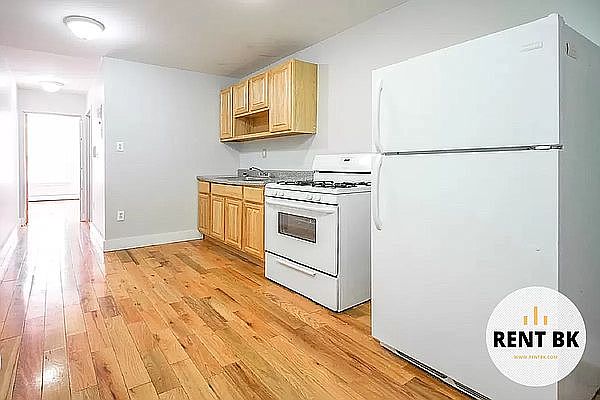 1st image of 11 Gunther Pl #2RR