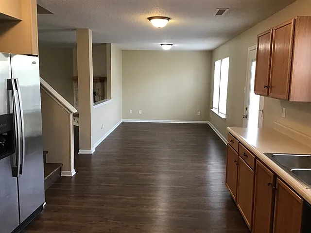 3 bed, 2.5 bath, 2240 sqft, $1,995 — Photo 4